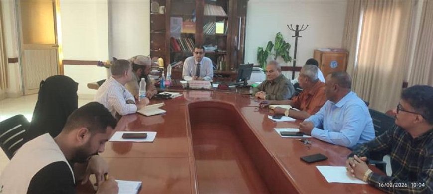 مدير عام مكتب الصحة بلحج يلتقي مؤسسة يمان للتنمية لمناقشة تحسين خدمات برنامح القسائم الصحية