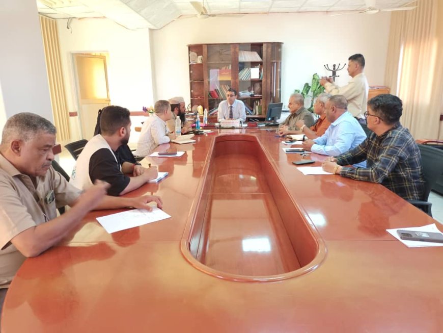 مدير عام مكتب الصحة بلحج يلتقي بمؤسسة يمان ويناقش مع المديريات المستهدفة الصعوبات والتحديات التي تواجه عمل المؤسسة