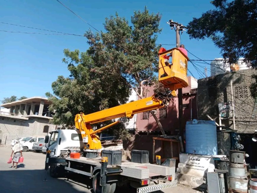 بتوجيهات مدير عام الشيخ عثمان.. تنفيذ أعمال صيانة إنارة بشارع خلف الصداقة الجديدة واستمرار العمل بكود العثماني