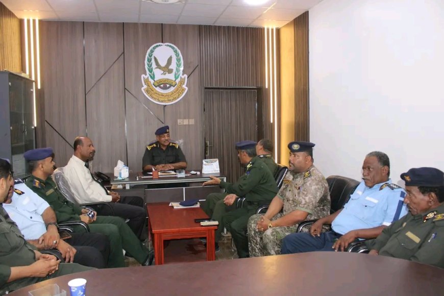 قيادة أمن ساحل حضرموت والسلطة المحلية بالمكلا تقران خطة صارمة لمنع السلاح ومكافحة المظاهر المخلة بالأمن