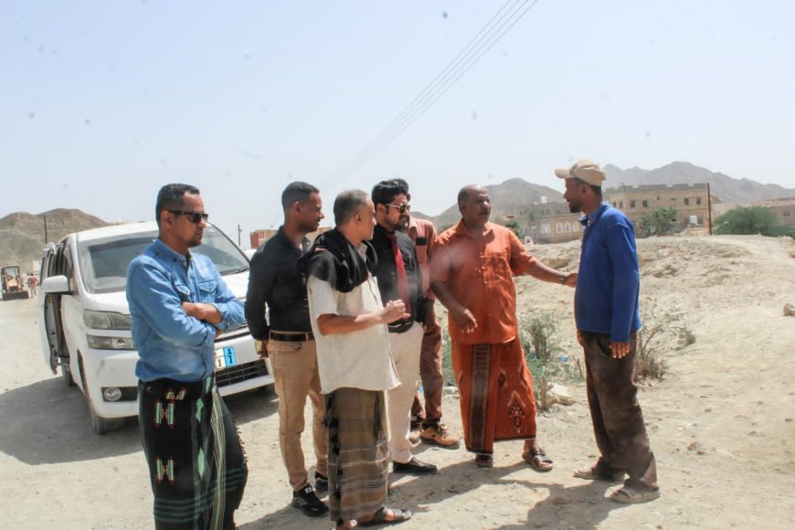 مدير عام بروم ميفع يتفقد أعمال إيصال وربط "غيضة البهيش" بالتيار الكهربائي لساحل حضرموت