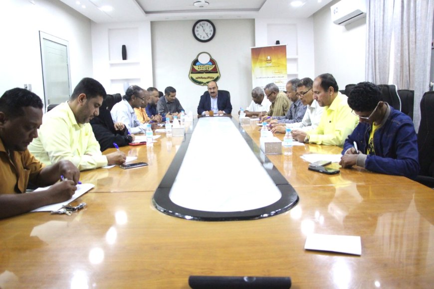 اللجنة الفرعية للاختبارات بمكتب تربية حضرموت الساحل تعقد اجتماعها الدوري لمناقشة الإعداد والتحضير لاختبارات شهادة الثانوية للعام الحالي 