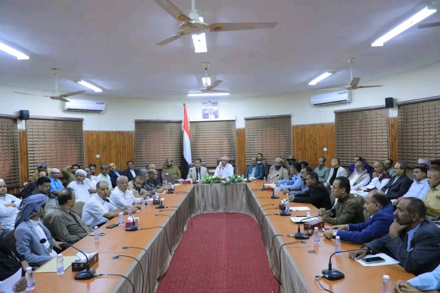 برئاسة الوكيل بارباع.. تنفيذي وادي وصحراء حضرموت يعقد دورته الاستثنائية بسيئون ويقر تشديد الرقابة على الأسواق وضبط الأسعار خلال شهر رمضان