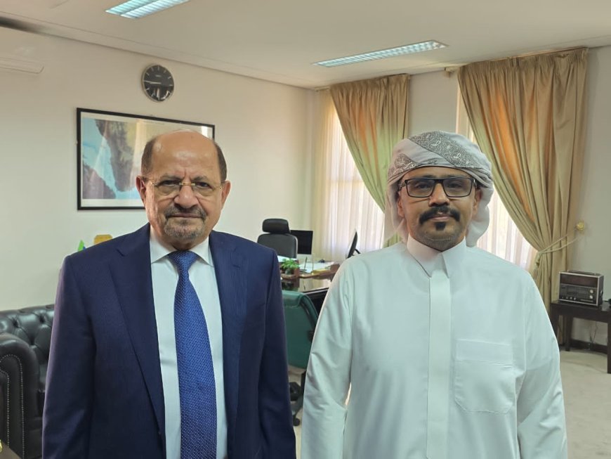 خلال لقائه بمدير عام مصلحة شؤون القبائل .. رئيس الوزراء يثني على الأدوار الوطنية لقبائل حضرموت