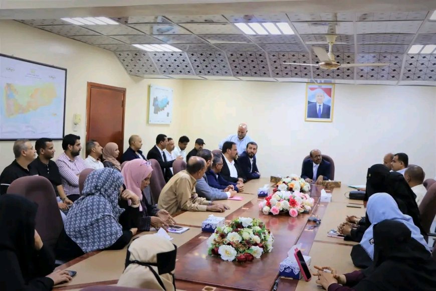 وزير النفط والمعادن الدكتور محمد بامقاء يترأس الاجتماع الأول لمدراء عموم وموظفي ديوان الوزارة