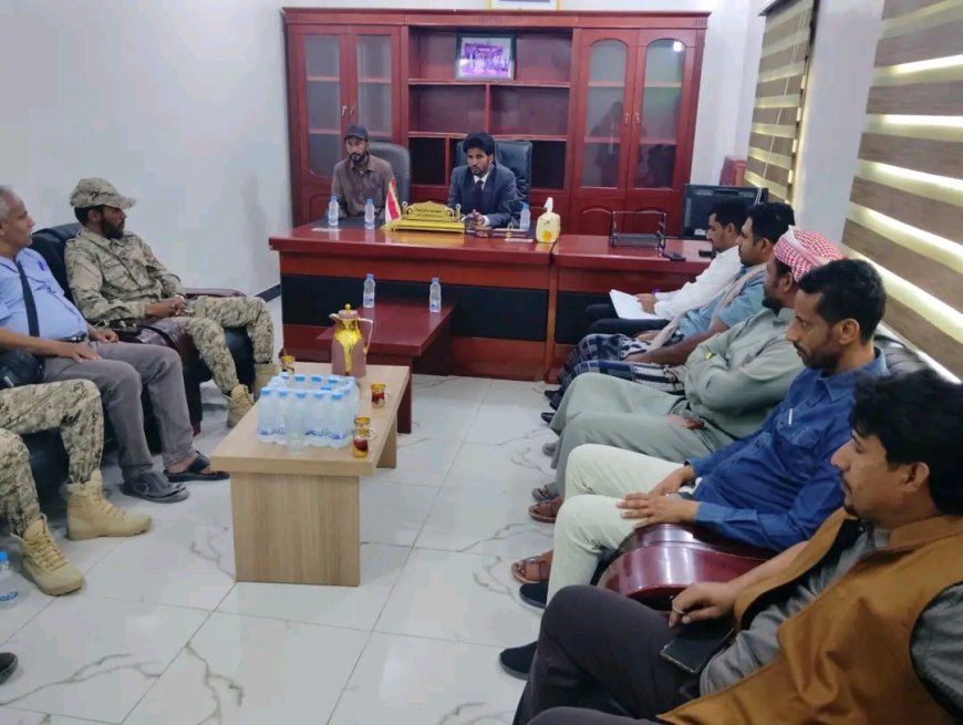 مدير عام ميناء شحن البري يعقد اجتماعاً لتعزيز الانضباط والأمن وتحسين الأداء