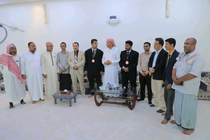 الوكيل بارباع يستقبل مخترعي حضرموت الحاصلين على برونزيتين في معرض الكويت الدولي للاختراعات