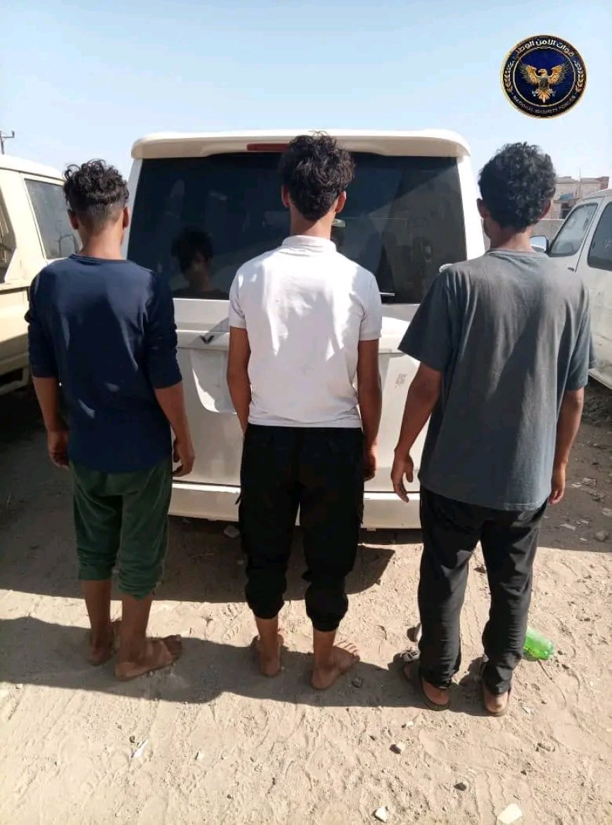 قوات الأمن الوطني تستعيد باصا مسروقا وتضبط المتورطين شرقي عدن