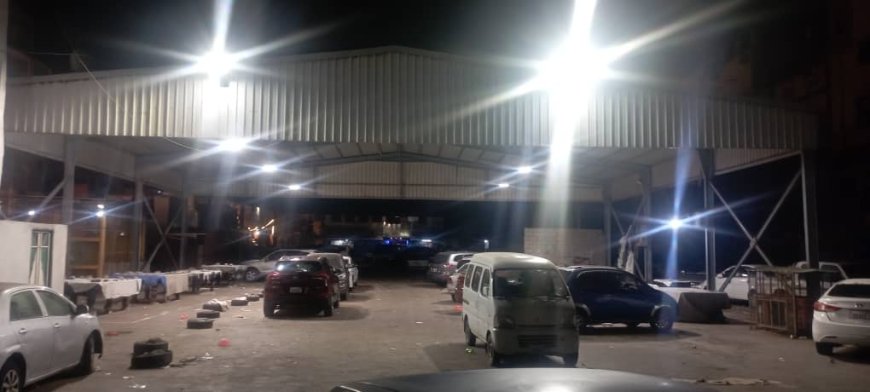 بجهود شبابية.. إعادة إنارة حي الميدان في كريتر بعد سنوات من الظلام