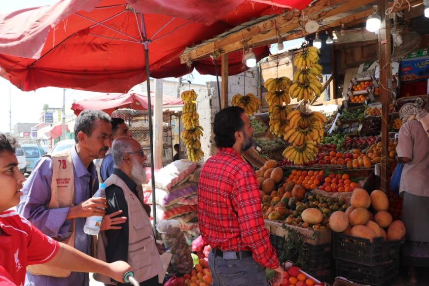 مكتب الصناعة والتجارة بالبريقة يواصل نزولاته الميدانية لمراقبة أسواق المديرية وضبط الأسعار