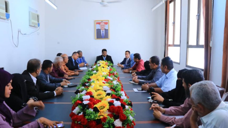 وزير التعليم الفني والتدريب المهني يعقد إجتماع موسع لقيادة الوزارة في عدن للاطلاع على واقع القطاع