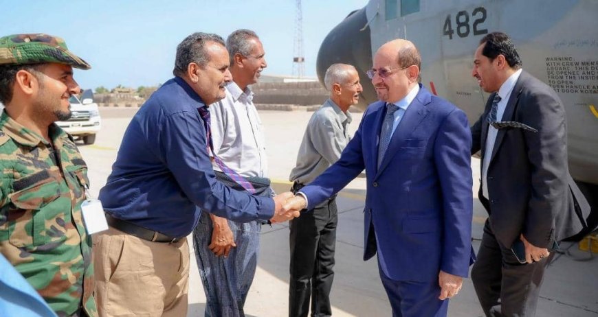 رئيس الوزراء يصل إلى عدن لقيادة العمل الحكومي