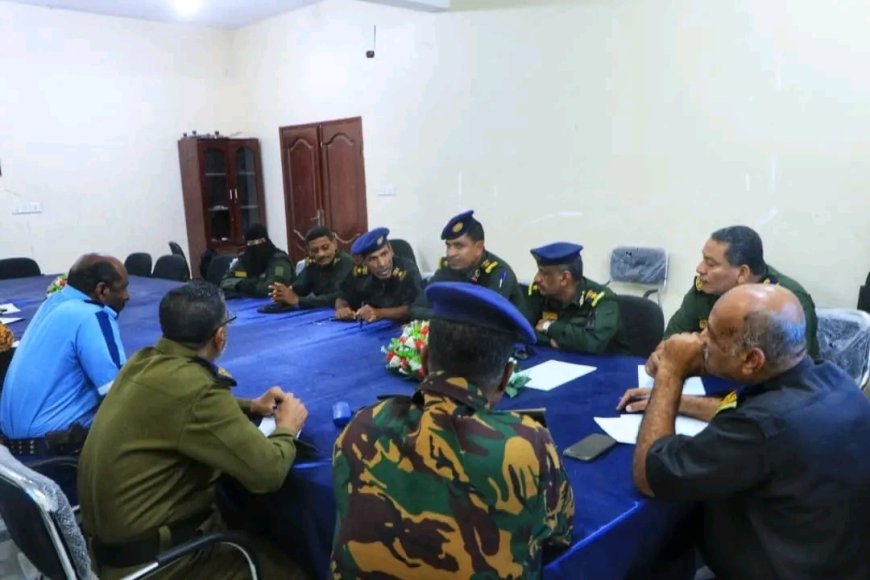 القائم بأعمال المدير العام للأمن والشرطة يترأس اجتماعًا لمديري الإدارات الأمنية لمناقشة خطة شهر رمضان المبارك