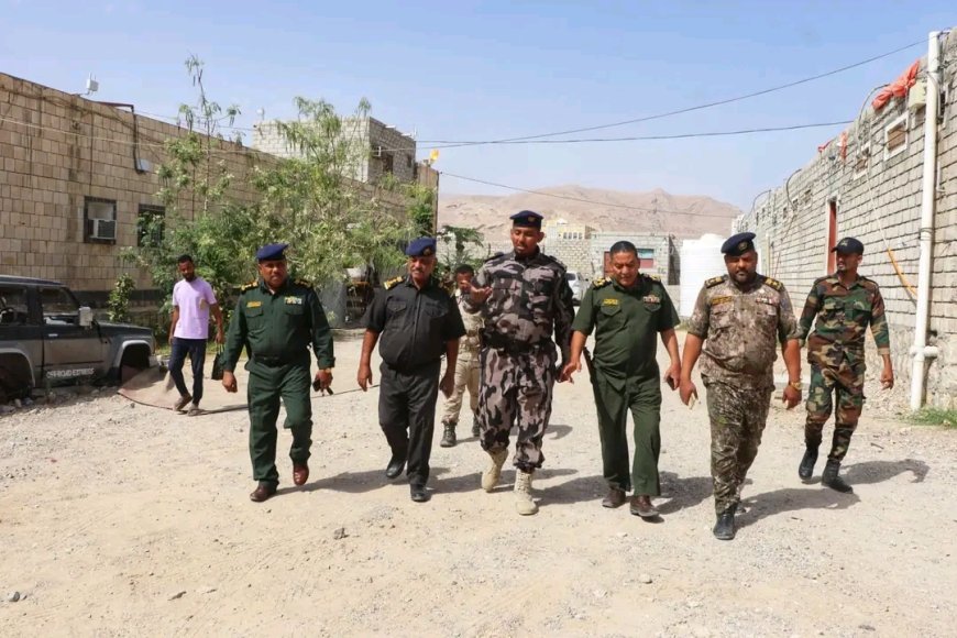 القائم بأعمال المدير العام للأمن والشرطة بساحل حضرموت يتفقد سير العمل بالإدارات الأمنية أول أيام رمضان المبارك