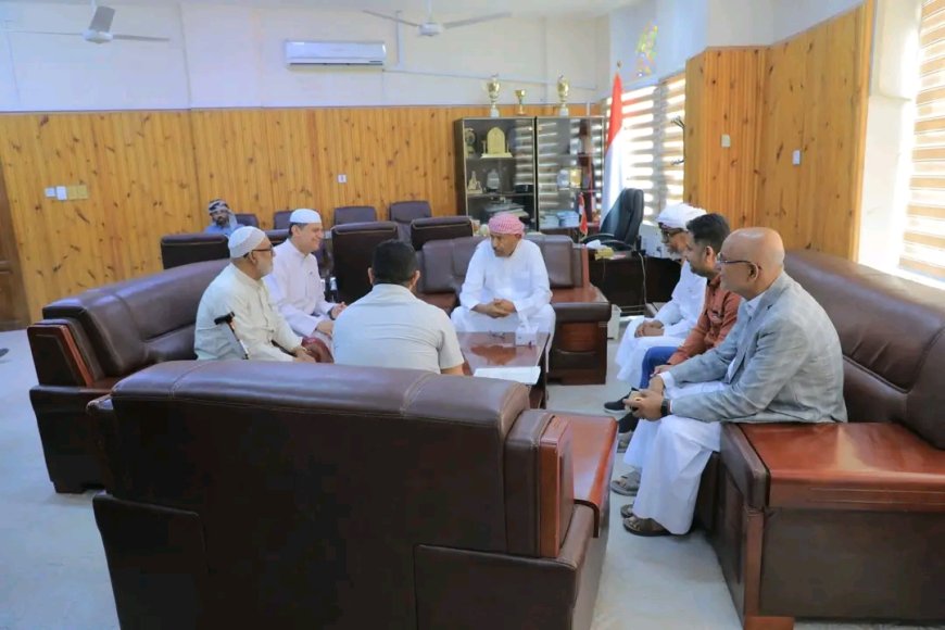 الوكيل بارباع يبحث مع غرفة تجارة وصناعة وادي حضرموت تنسيق الجهود لضبط الأسعار ومعالجة معوقات التصدير