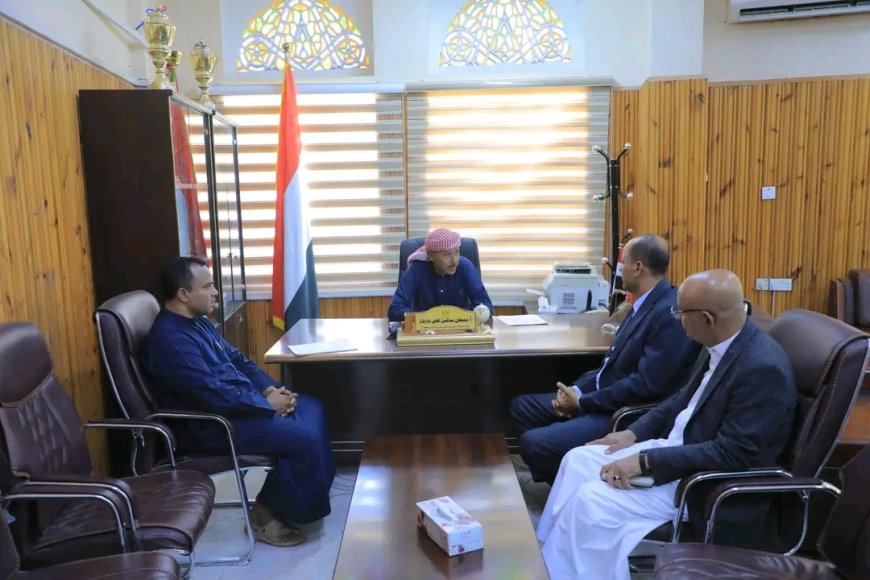 وكيل المحافظة يلتقي بمدير عام مديرية سيئون عقب استلام مهامه الرسمية