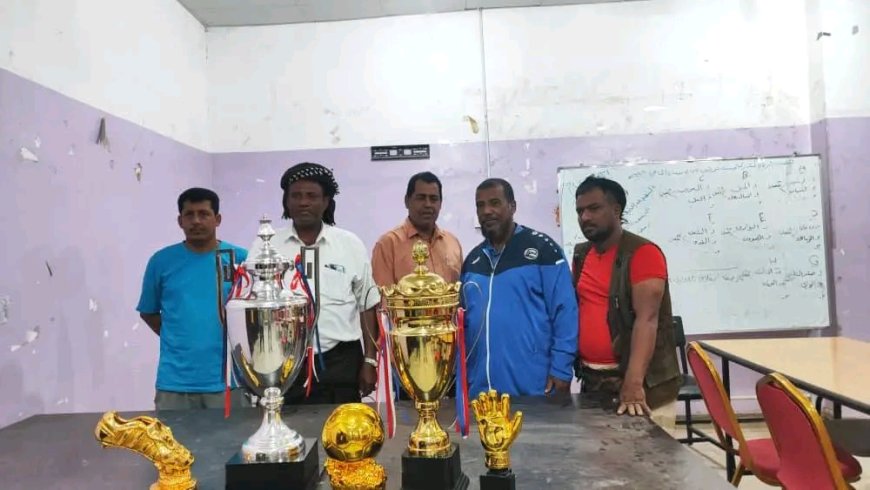 لجنة دوري الشهيد عبداللطيف السيد تسلّم جوائز دوري الشهيد في منطة المخزن