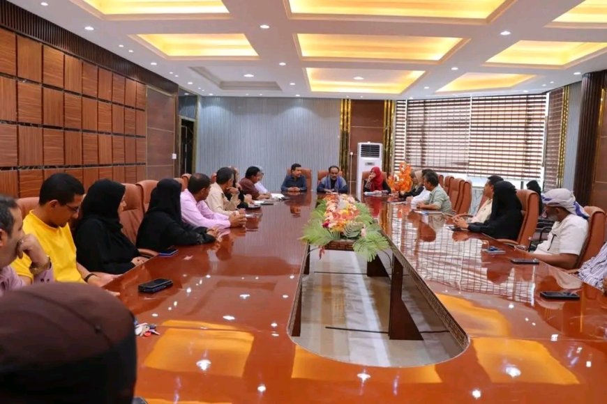 مدير عام خورمكسر يستقبل فريق النزول الميداني المكلف من المحافظ لمشروع المسح الأولي للكفاءات