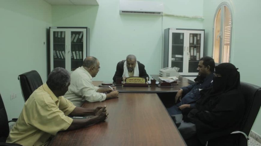 وكيل محافظة أبين ومدير الخدمة المدنية يتفقدان سير العمل في هيئة مستشفى الرازي والمرافق الحكومية بخنفر