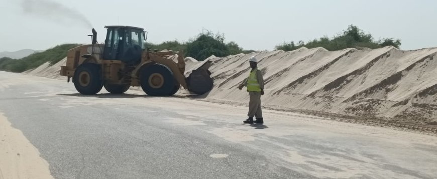 مدير عام رضوم يثمن الدور المجتمعي لشركة الغاز في تأمين الخط الدولي بمنطقة فرجومة - بالحاف