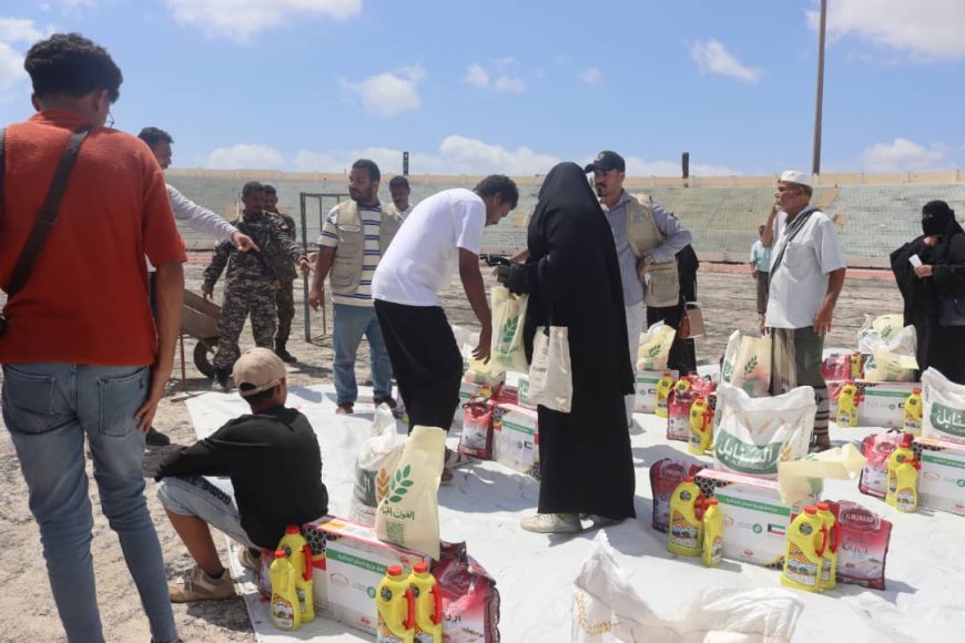 بتمويل العون المباشر.. تدشين برنامج السلة الغذائية في الشيخ عثمان بعدن