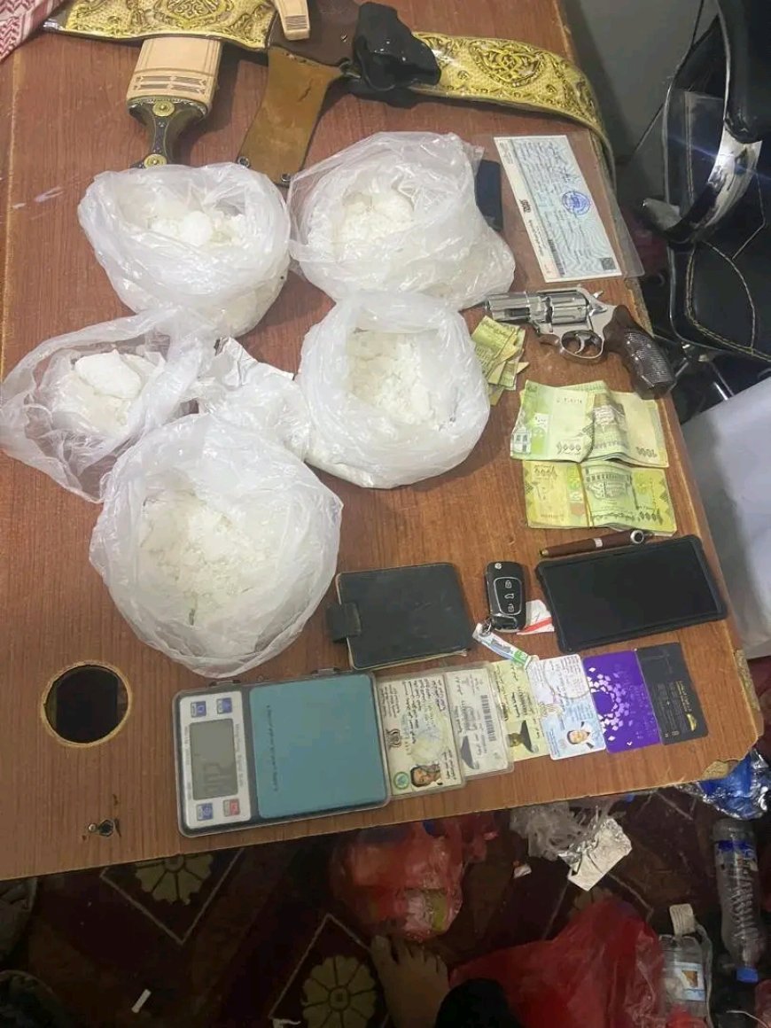 قوات درع الوطن بالمهرة تضبط كميات من مخدر الشبو وتلقي القبض على أحد المروجين في شحن