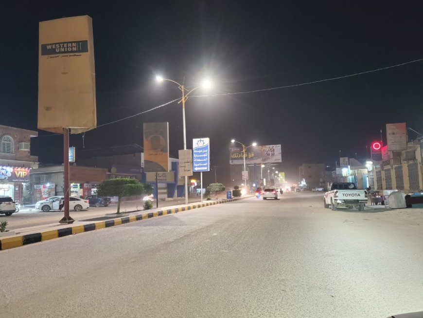 مكتب الأشغال العامة والطرق يستكمل أعمال الإنارة وتركيب كاشفات LED بعدد من شوارع المدينة