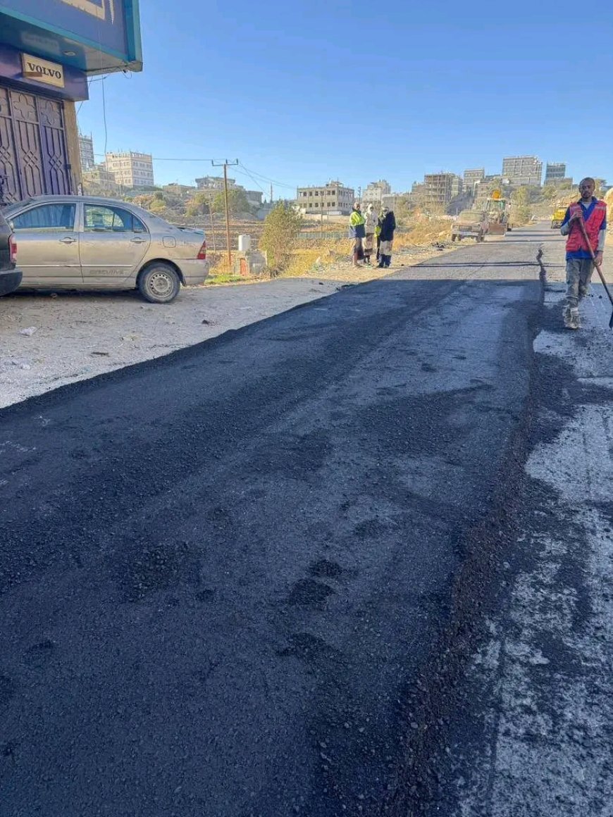 تدشين أعمال إسفلتية عاجلة بسوق السلام في يافع لتعزيز السلامة المرورية وفك الاختناقات