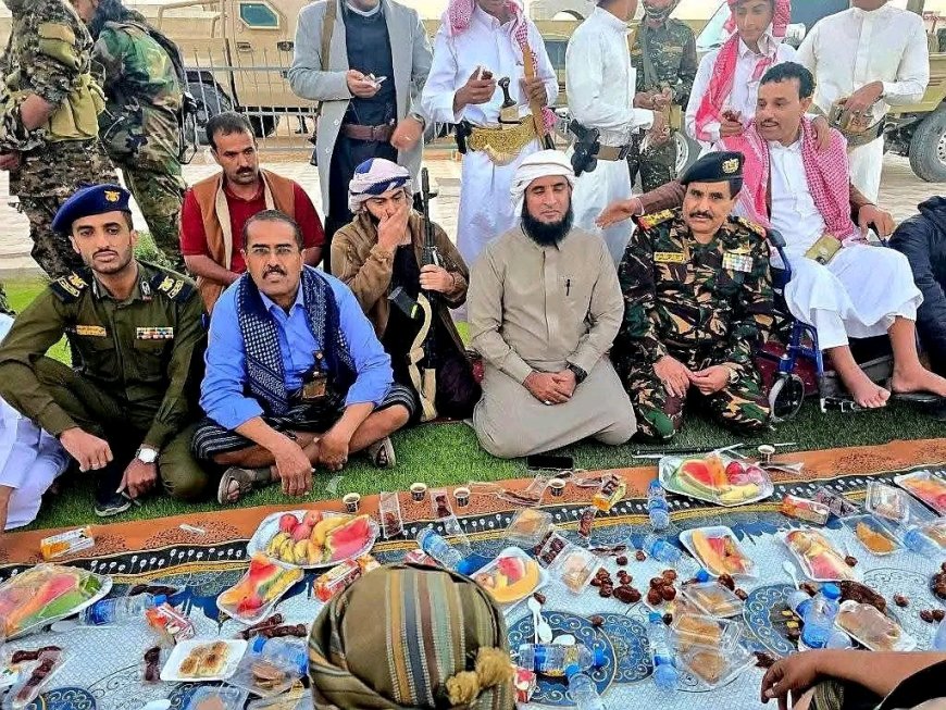 السلطة المحلية وقيادة القوات المشتركة للتحالف العربي تقيمان مأدبة إفطار جامعة في عتق