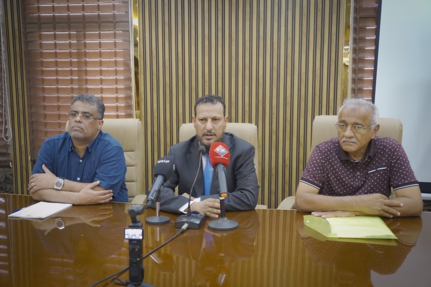 محافظ عدن يلتقي عدداً من الإعلاميين والناشطين ويؤكد على ضرورة تحييد العاصمة عن أي تجاذبات