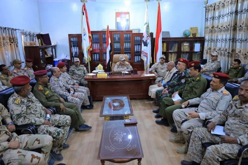قائد محور تعز يجتمع برؤساء الشُّعب لتقيم سير تنفيذ المهام خلال شهر رمضان