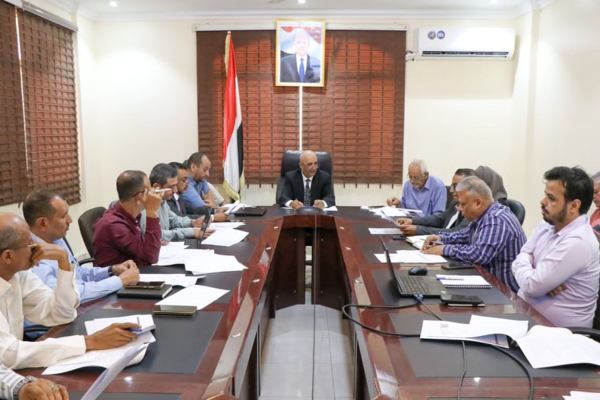 وزير المياه والبيئة يترأس اجتماعاً موسعاً بعدن لمناقشة خطة عمل الوزارة للعام 2026م
