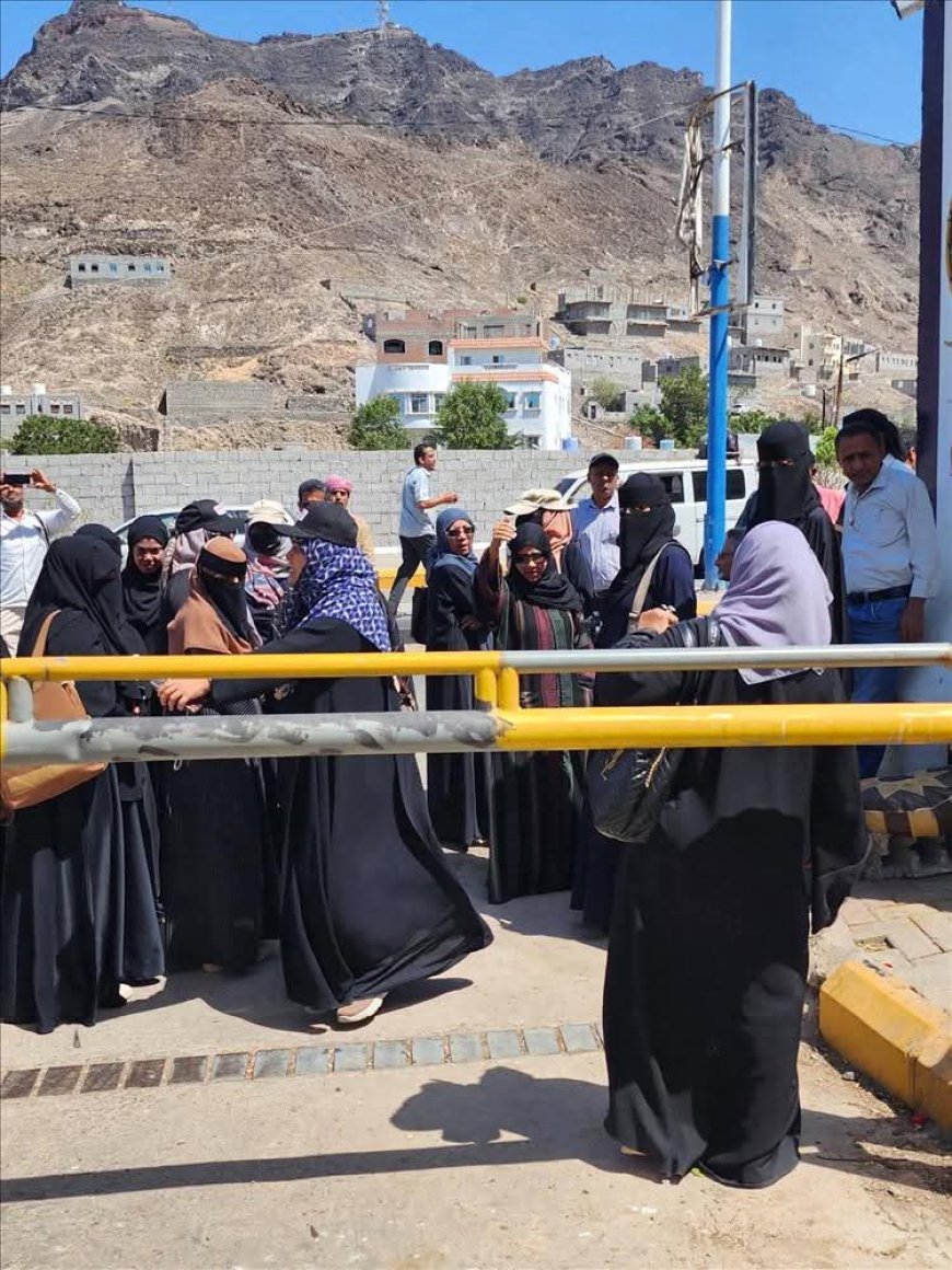 قوات عسكرية تغلق مبنى الأمانة العامة للمجلس الانتقالي الجنوبي في العاصمة عدن