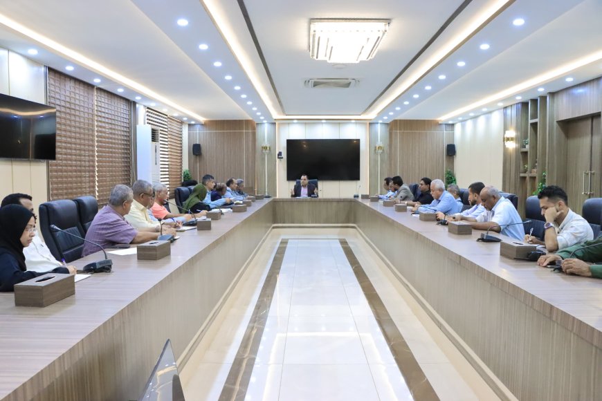 الوزير السقطري يترأس اجتماعاً موسعاً لقيادة وكوادر الوزارة لمناقشة أولويات المرحلة وتعزيز أداء قطاعات الوزارة 