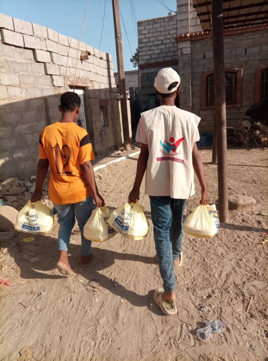 بدعم فاعل خير وتنفيذ مؤسسة شباب للتنمية الشاملة.. مؤسسة العلا توزع 70 وجبة إفطار صائم للأسر الفقيرة في حصن شداد بزنجبار