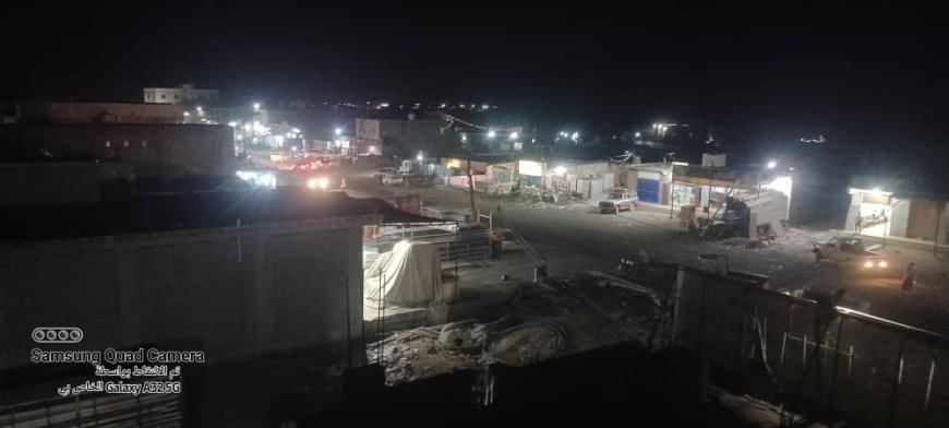 المغربي يُدشّن مشروع تركيب إنارة بالسوق العام في مديرية الملاح