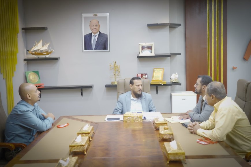 محافظ العاصمة عدن يبحث مع مدير الجهاز المركزي للرقابة والمحاسبة تعزيز الشفافية وتفعيل العمل المؤسسي