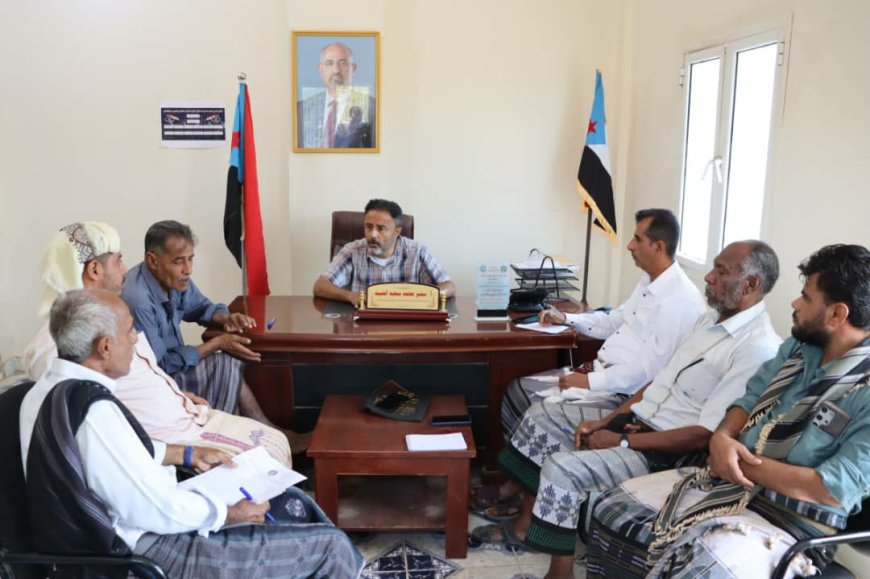 تنفيذية انتقالي أبين تعقد اجتماعها الدوري لشهر فبراير وتدين استخدام العنف وحملة الاعتقالات واغلاق مقرات المجلس