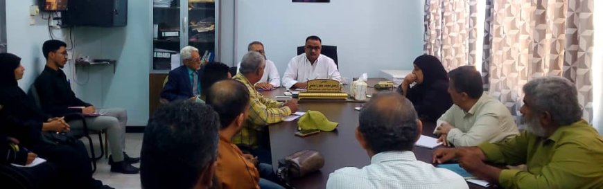 مدير عام التواهي يناقش مع مستشاري محافظ عدن احتياجات المكاتب التنفيذية وتعزيز الخدمات