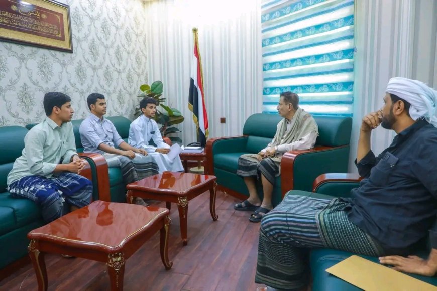 محافظ المهرة يلتقي رئيس منتدى الطالب المهري – عدن ويؤكد دعمه لقضايا الطلاب