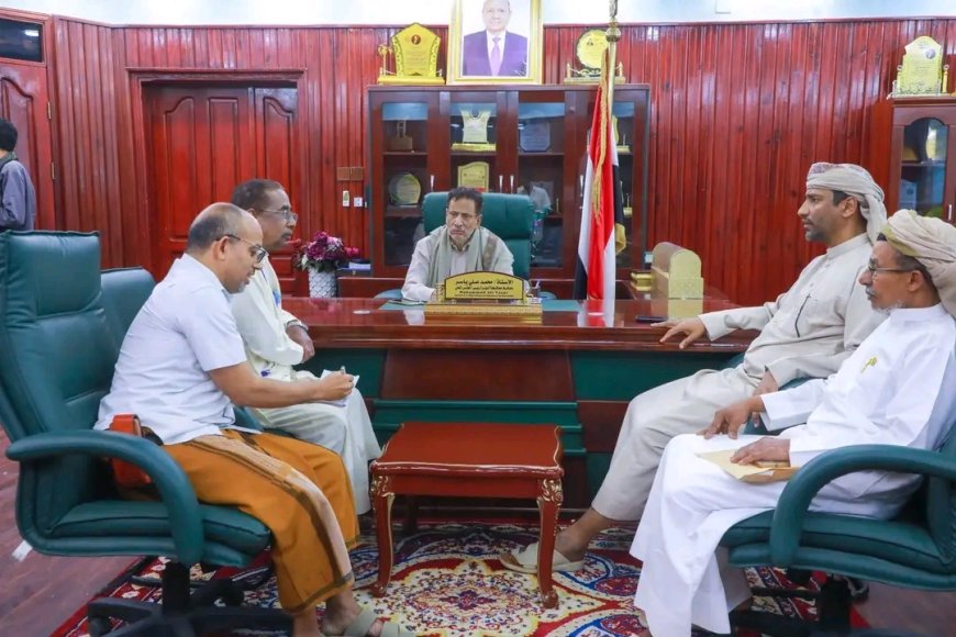 محافظ المهرة يناقش الأوضاع الصحية واحتياجات المرافق من الوقود ويؤكد أهمية مستشفى الملك سلمان الطبي في تعزيز القطاع الصحي