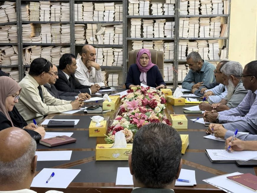 عدن.. وزيرة الشؤون القانونية تترأس اجتماعًا لمناقشة آليات متابعة وتسريع إنجاز قضايا الدولة وحماية المال العام