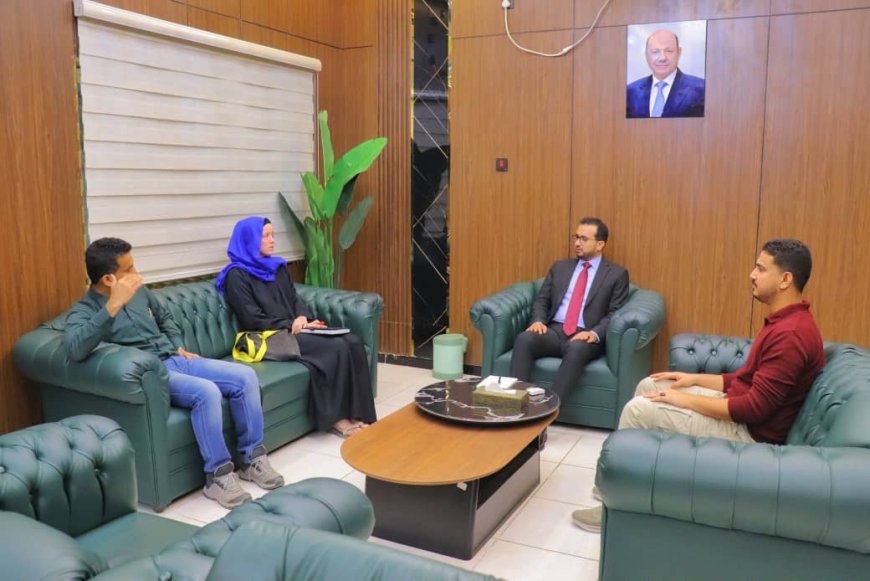 وزير الخدمة المدنية والتأمينات يلتقي رئيسة بعثة أطباء بلا حدود البلجيكية