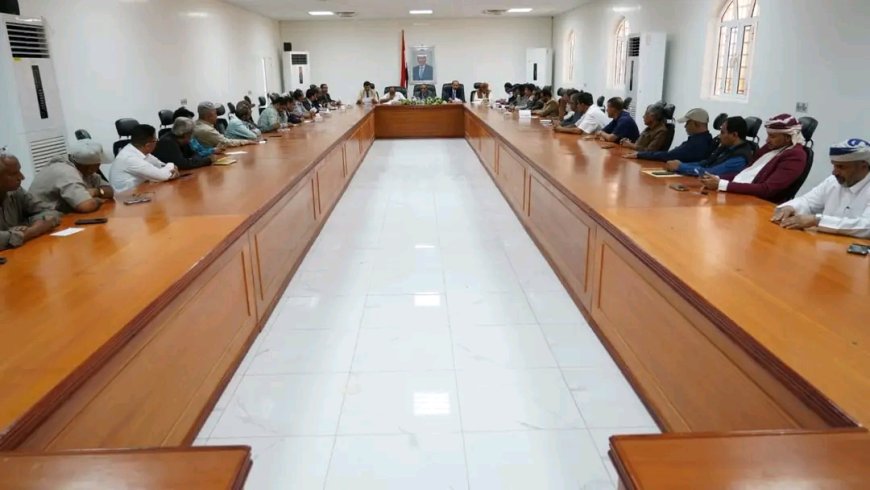 تنفيذي شبوة يناقش تقارير الأداء ويقر آليات لتعزيز التنمية والانضباط المؤسسي