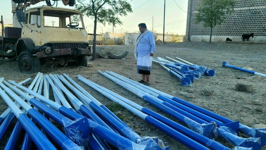 وصول الدفعة الثانية من أعمدة مشروع إنارة شوارع مدينة لودر