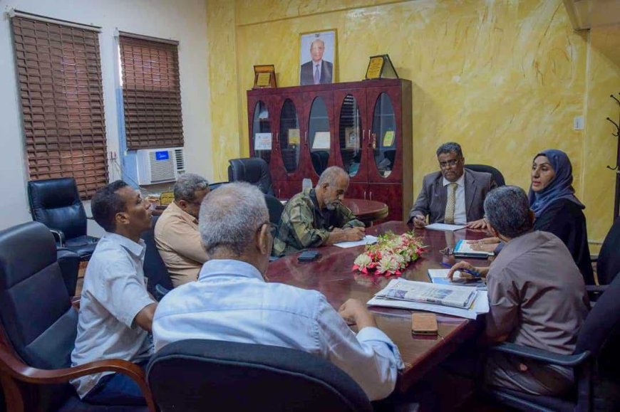 تنفيذاً لتوجهيات معالي وزير الدولة محافظ العاصمة عدن.. الوكيل الأول الشاذلي يترأس الاجتماع الأول للجنة معالجة قضايا وشكاوي المواطنين والموظفين