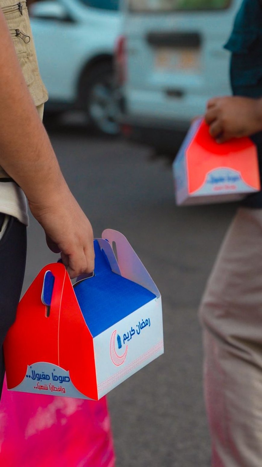 ضمن برامجه الرمضانية… بنك بن دول يطلق مبادرة ميدانية لإفطار عابري السبيل عند أذان المغرب