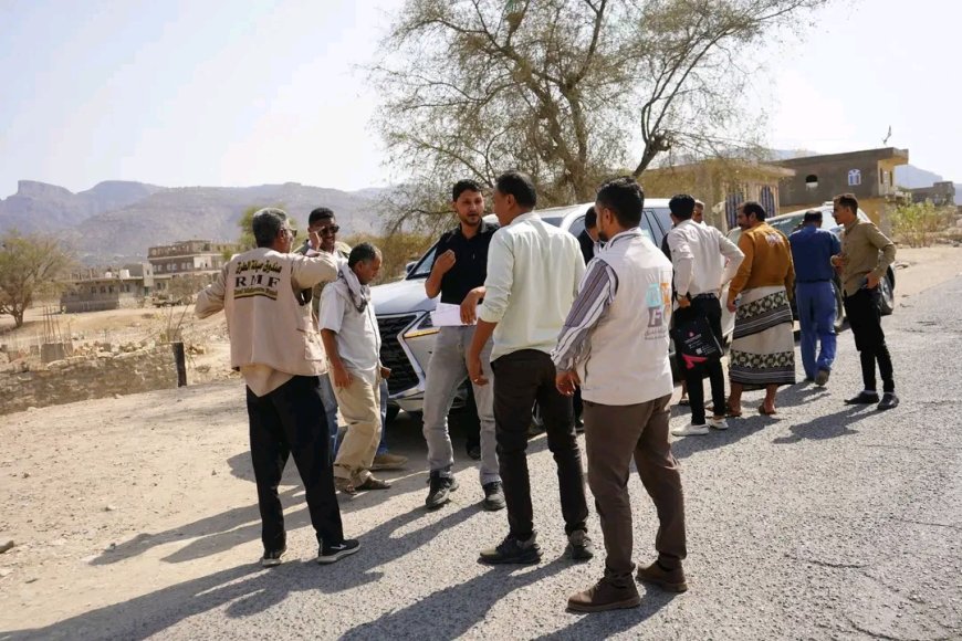 بتوجيهات وزير الأشغال العقربي.. تسليم موقع مشروع تأهيل طريق حبيل جبر – العسكرية بلحج بطول 18 كيلومتراً الى الجهة المنفذة