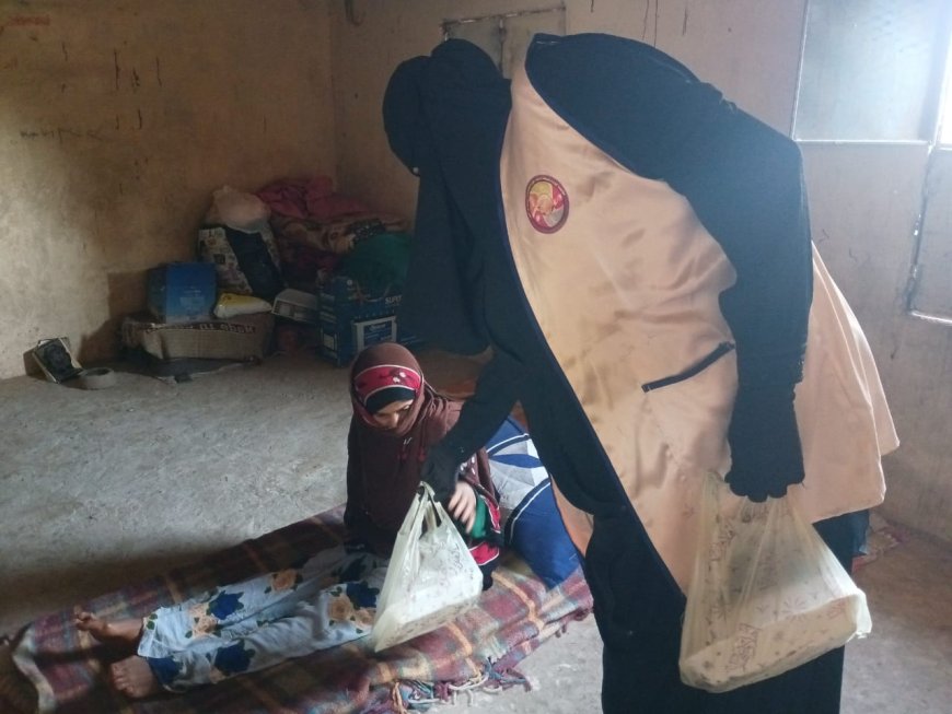 مؤسسة الوردة البيضاء تقوم بتوزيع وجبة إفطار الصائم بمنطقة دهل احمد بزنجبار