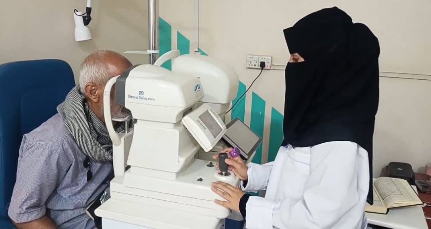 مدير صحة الشيخ عثمان يدشن المخيم الطبي المجاني لجراحة العيون في مستوصف العين التخصصي